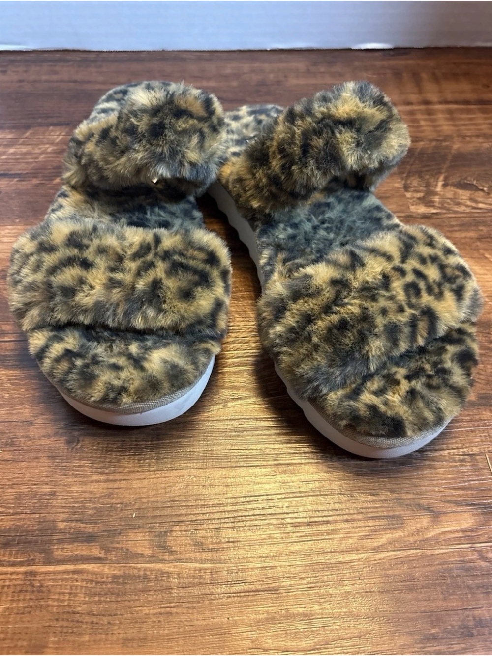 Koolaburra Ugg Furrah Cheetah Fuzzy Women’s Sandals size 8
